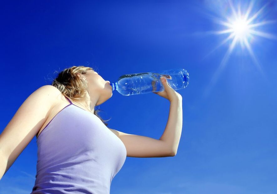 picie wody na leniwej diecie fot. 2