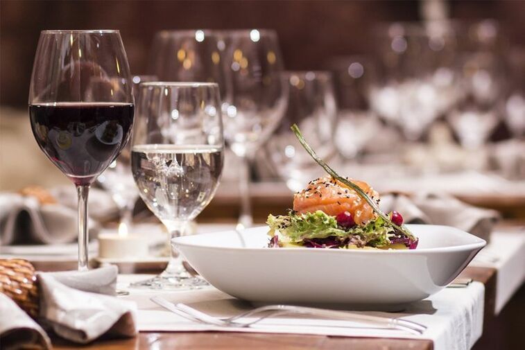 wino wytrawne jest dozwolone w diecie śródziemnomorskiej